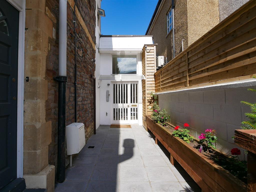 Wells Road, Knowle, Bristol, BS4 2PX 2 bed £195,000