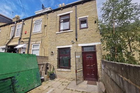 2 bedroom end of terrace house to rent - A Girlington Road, Bradford, BD8