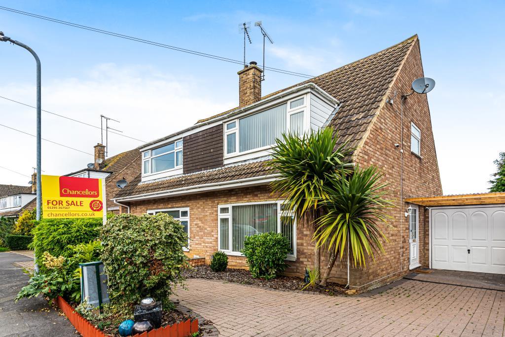 Banbury, Oxfordshire, OX17 3 bed semidetached house £300,000