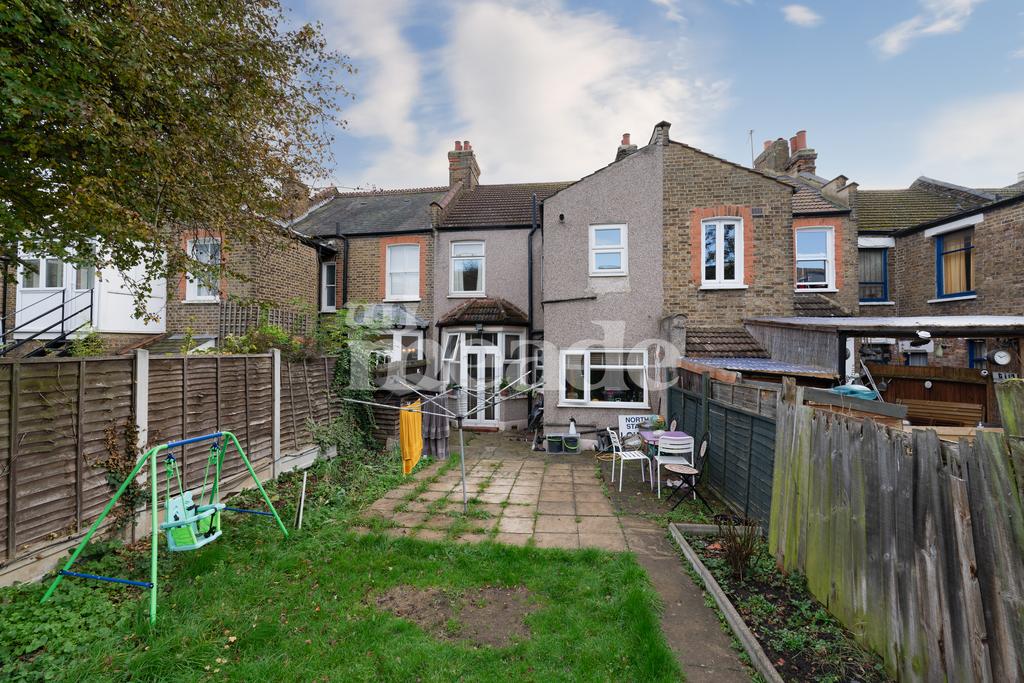 Selwyn Avenue, Highams Park, E4 1 bed flat £300,000