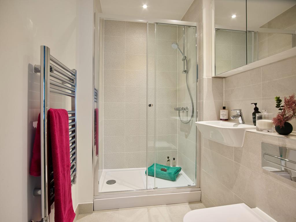 Bluenote Shower room.jpg