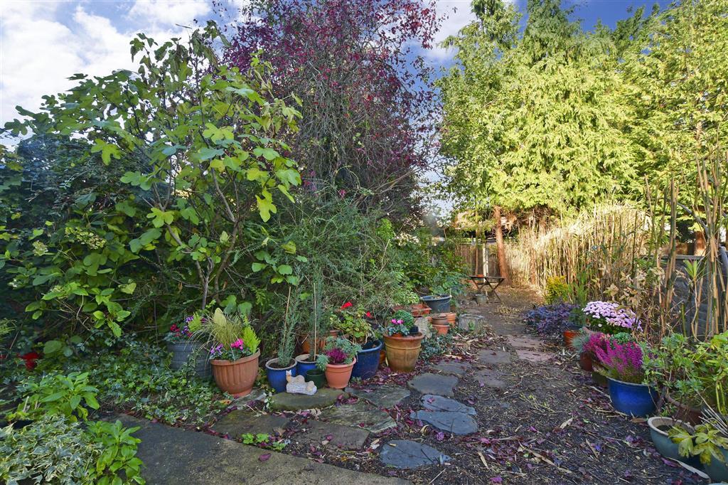 Morton Gardens, Wallington, Surrey Studio