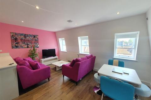 2 bedroom apartment to rent, North Lane, Canterbury