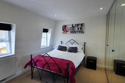 2 bedroom apartment to rent, North Lane, Canterbury