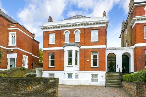 Flat 2, 21 Queens Road, Richmond, TW10 6JW