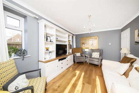 43 Firthland Road, Pickering, YO18 8BZ