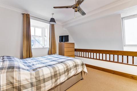 16 Badgers Close, Woking, GU21 3JF
