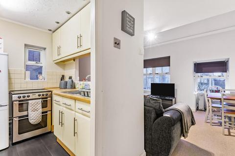 16 Badgers Close, Woking, GU21 3JF