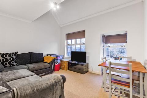 16 Badgers Close, Woking, GU21 3JF