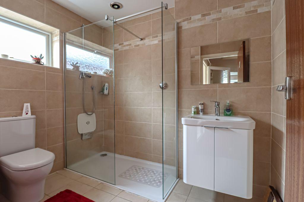 Double Shower Room