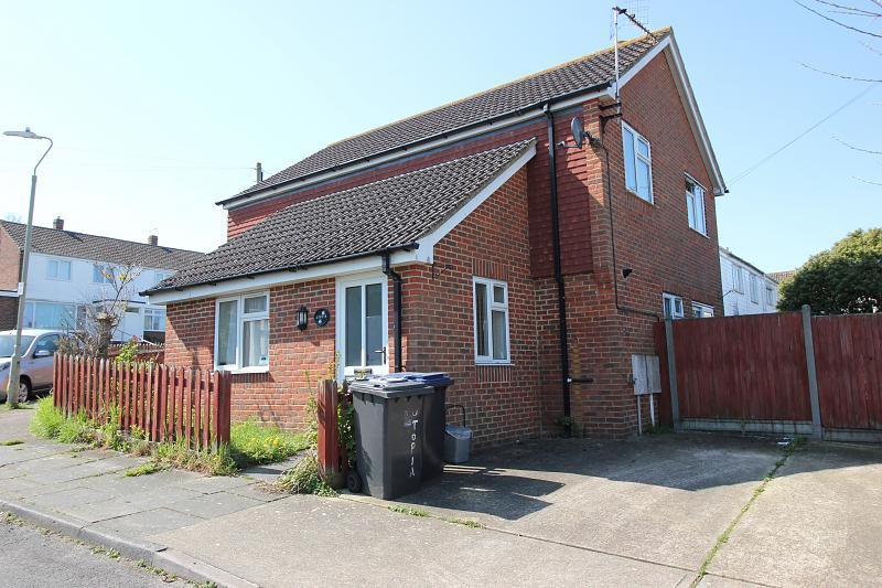 Durham Close, Canterbury 4 bed semidetached house £1,450 pcm (£335 pw)