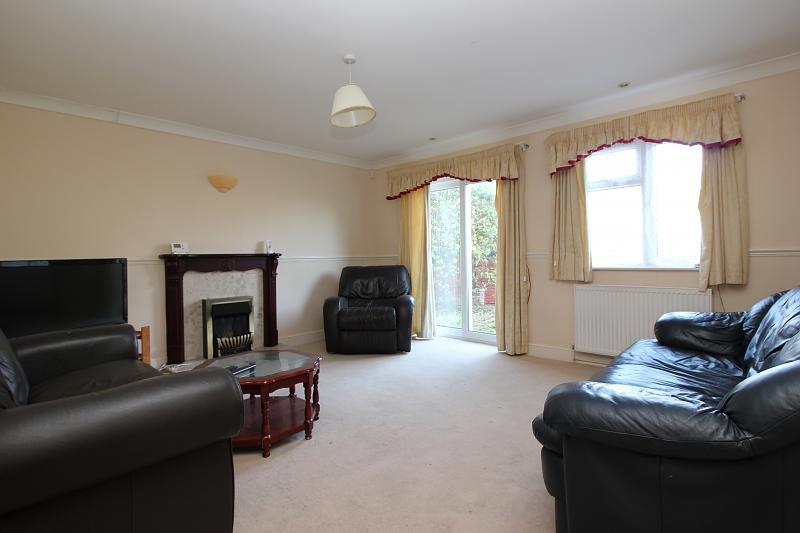 Durham Close, Canterbury 4 bed semidetached house £1,450 pcm (£335 pw)