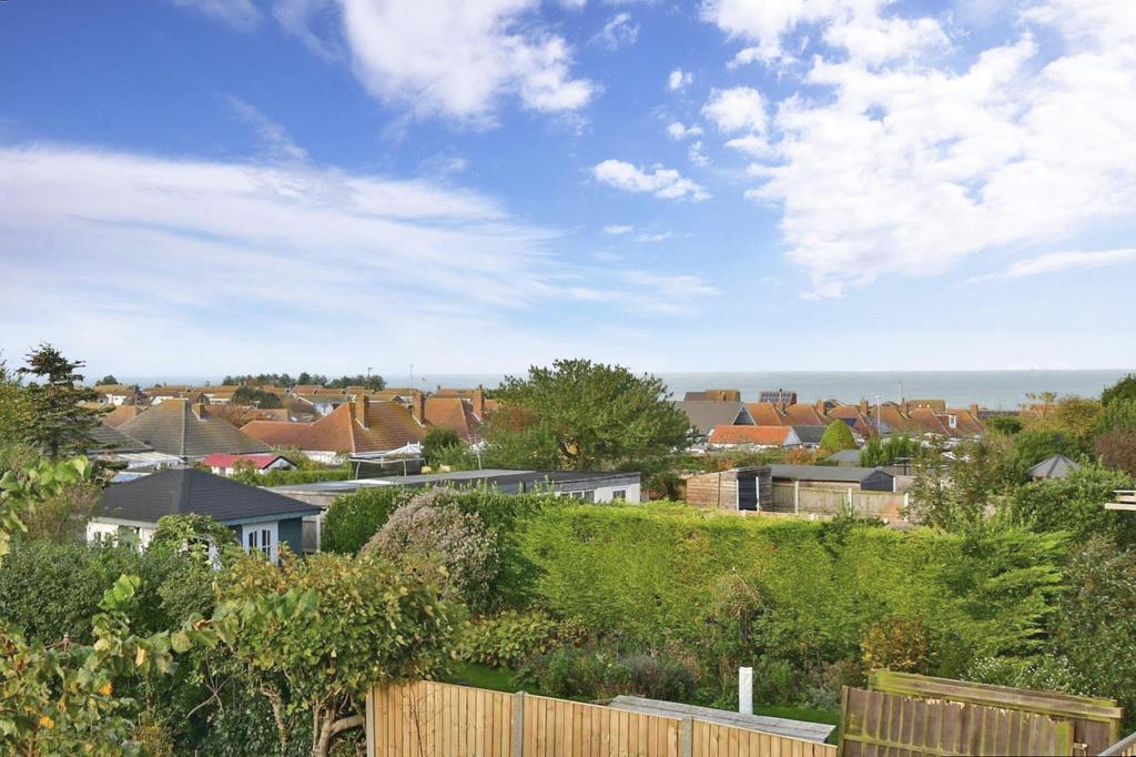 Percy Avenue, Kingsgate, Broadstairs, Kent 5 bed terraced house for