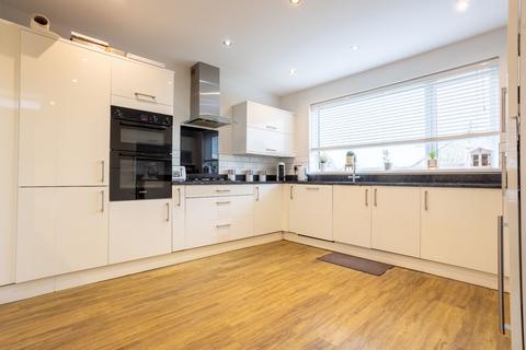 4 bedroom detached house for sale, Coach Road, Hove Edge, HD6 2LX