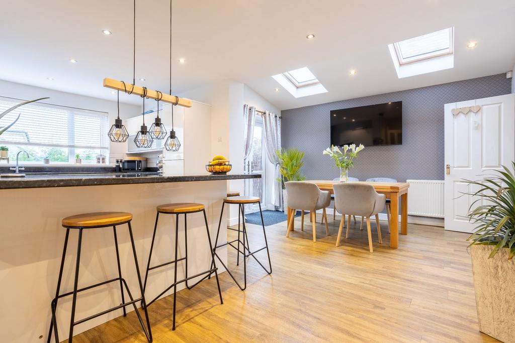 Kitchen/Dining area