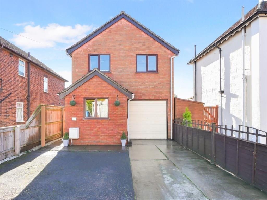 Kelvin Road, Ipswich 3 bed detached house £290,000