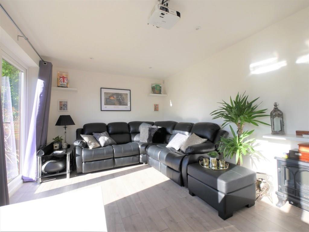 Kelvin Road, Ipswich 3 bed detached house £290,000