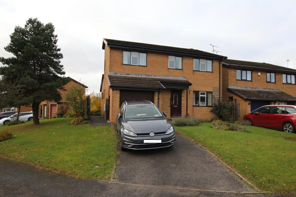 Rydal Close, Penistone 4 bed detached house £895 pcm (£207 pw)