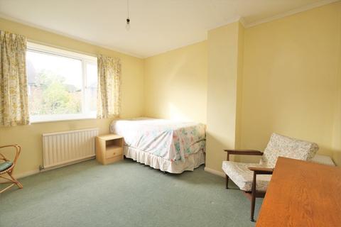 7 Swan Close, Orpington, BR5 2NA