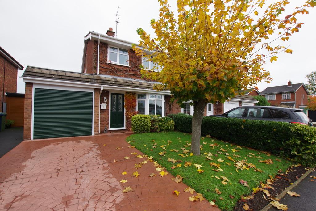 Geneshall Close, Gnosall 3 bed semidetached house £225,000