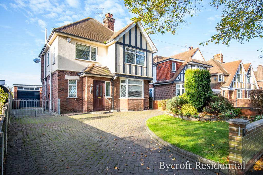 Lawn Avenue, Great Yarmouth 3 bed detached house £275,000