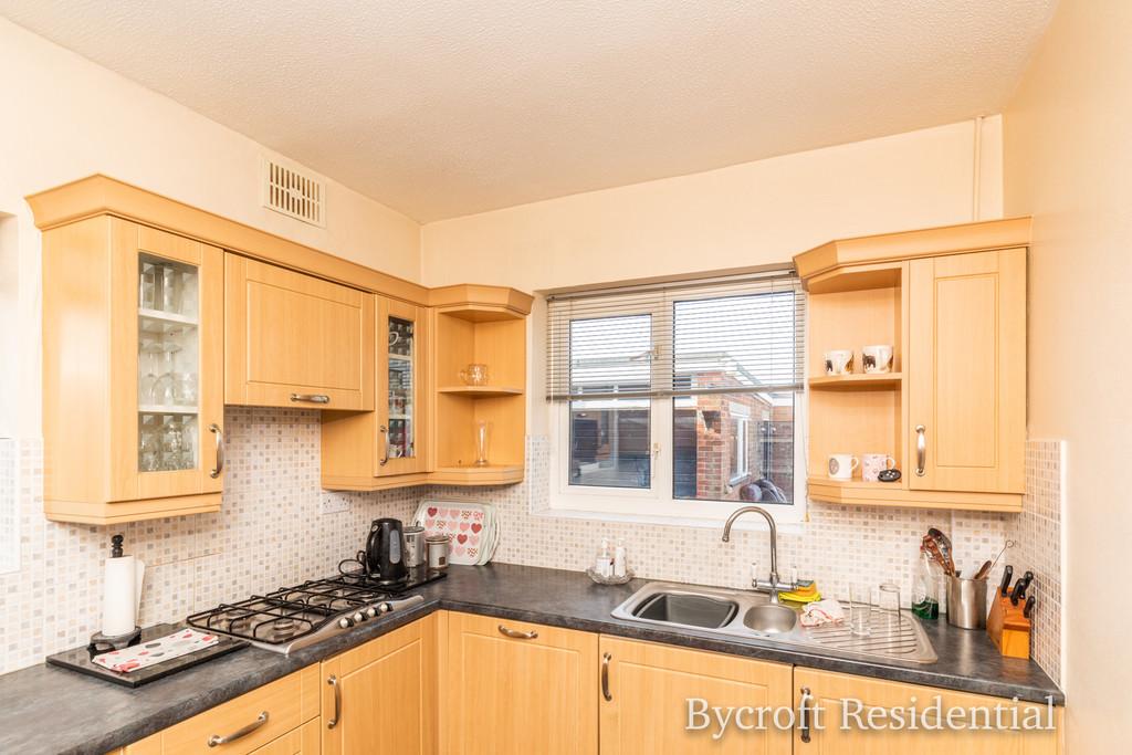 Lawn Avenue, Great Yarmouth 3 bed detached house £275,000