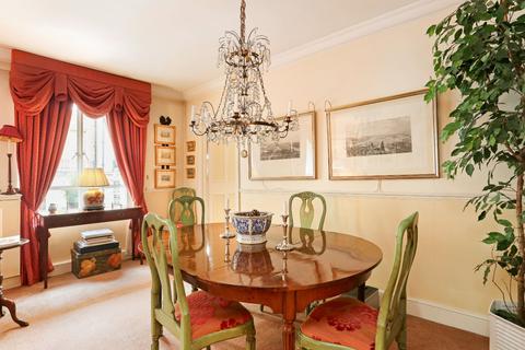Flat 4, Park House, 123 - 125 Harley Street, London, W1G 6AY