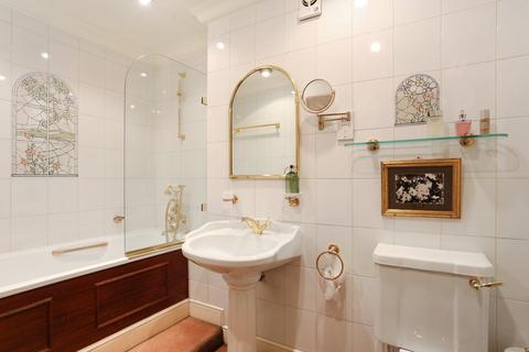 Flat 4, Park House, 123 - 125 Harley Street, London, W1G 6AY