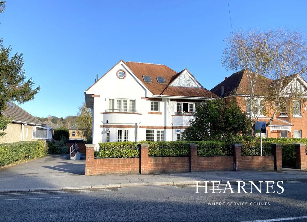 Penn Hill Avenue, Poole, BH14 2 bed flat £250,000