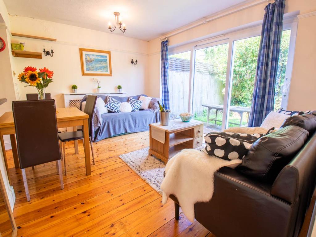 Cherry Drive, Canterbury, Kent 6 bed house £2,550 pcm (£588 pw)