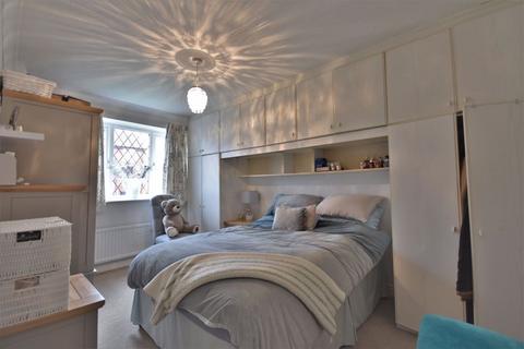 2 bedroom maisonette to rent, Lea Court, Farnham