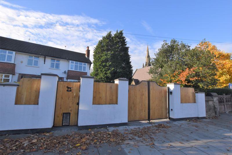 Upton Road, Moreton 3 bed semidetached house £250,000