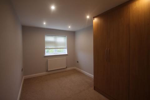 4 bedroom apartment to rent, St. Peters Road, Uxbridge UB8