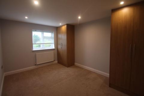 4 bedroom apartment to rent, St. Peters Road, Uxbridge UB8