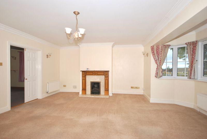 Southway Drive, Yeovil 3 bed detached bungalow to rent £1,400 pcm (£