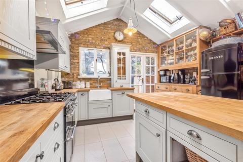 37 New Road, Richmond, TW10 7HZ
