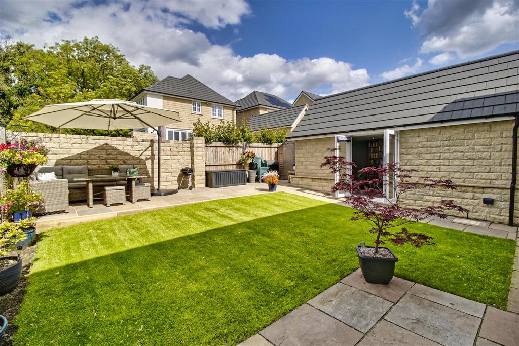 Bletchley Way, Horsforth 4 bed detached house £550,000