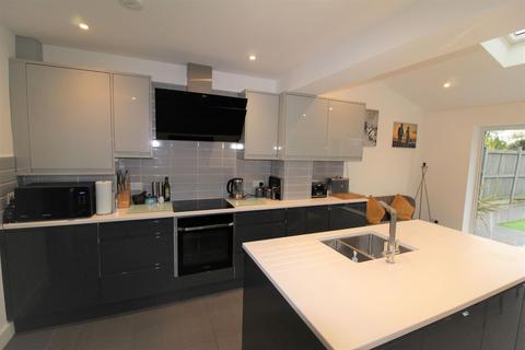 52 Browning Avenue, Worcester Park, KT4 8AX