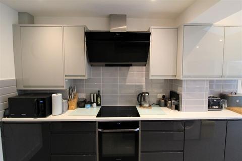 52 Browning Avenue, Worcester Park, KT4 8AX