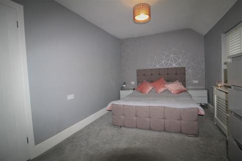 52 Browning Avenue, Worcester Park, KT4 8AX