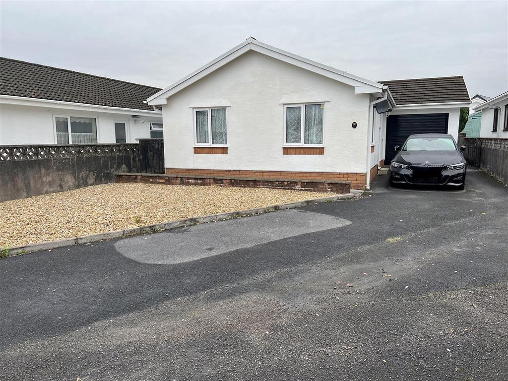 Llwyn Y Bryn, Ammanford 3 bed detached bungalow £220,000