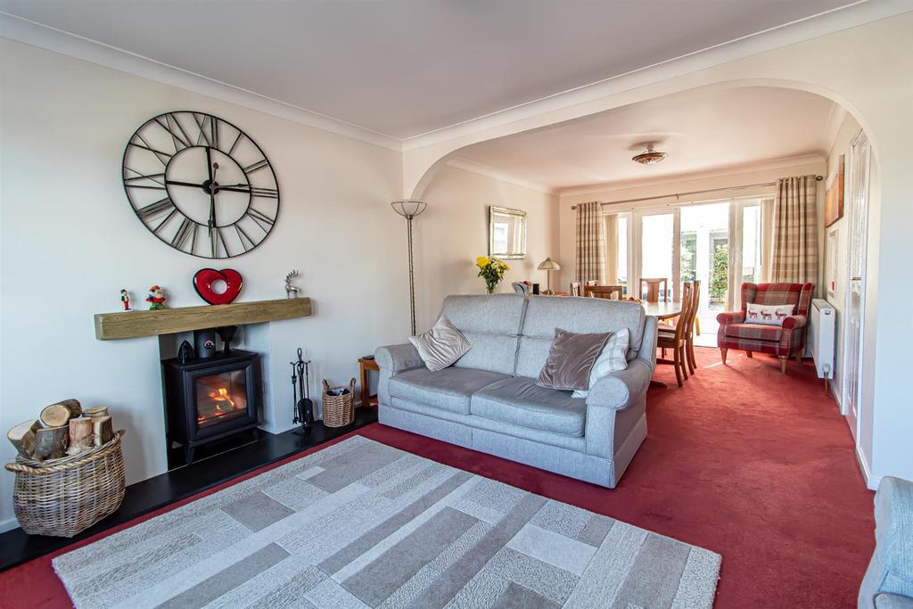 Whitby Crescent, Woodthorpe, Nottingham 3 bed detached house £340,000