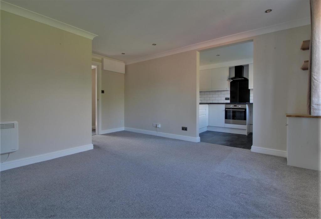Boakes Drive, Stonehouse 1 bed flat £145,000