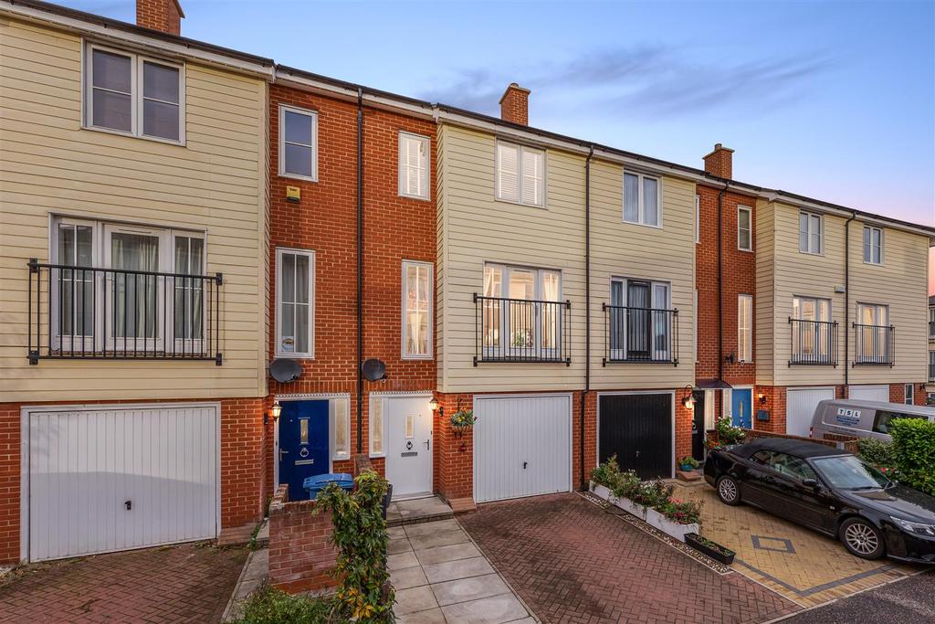 Priory Gardens, Sudbury 4 bed terraced house £315,000