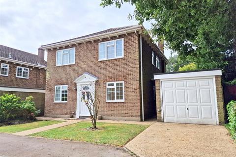 4 bedroom detached house to rent, Hopkirk Close, Danbury