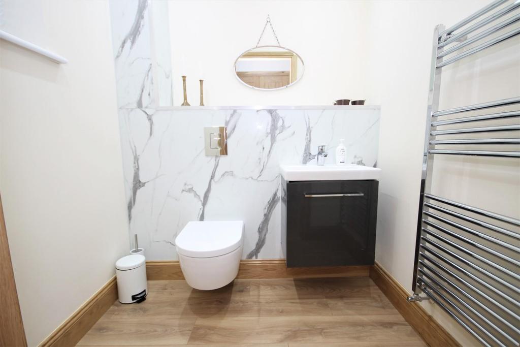 Guest cloakroom/wc