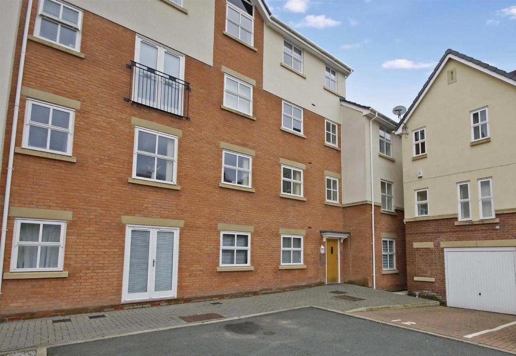 Clarendon Gardens, Bromley Cross, Bolton 2 bed apartment £750 pcm (£