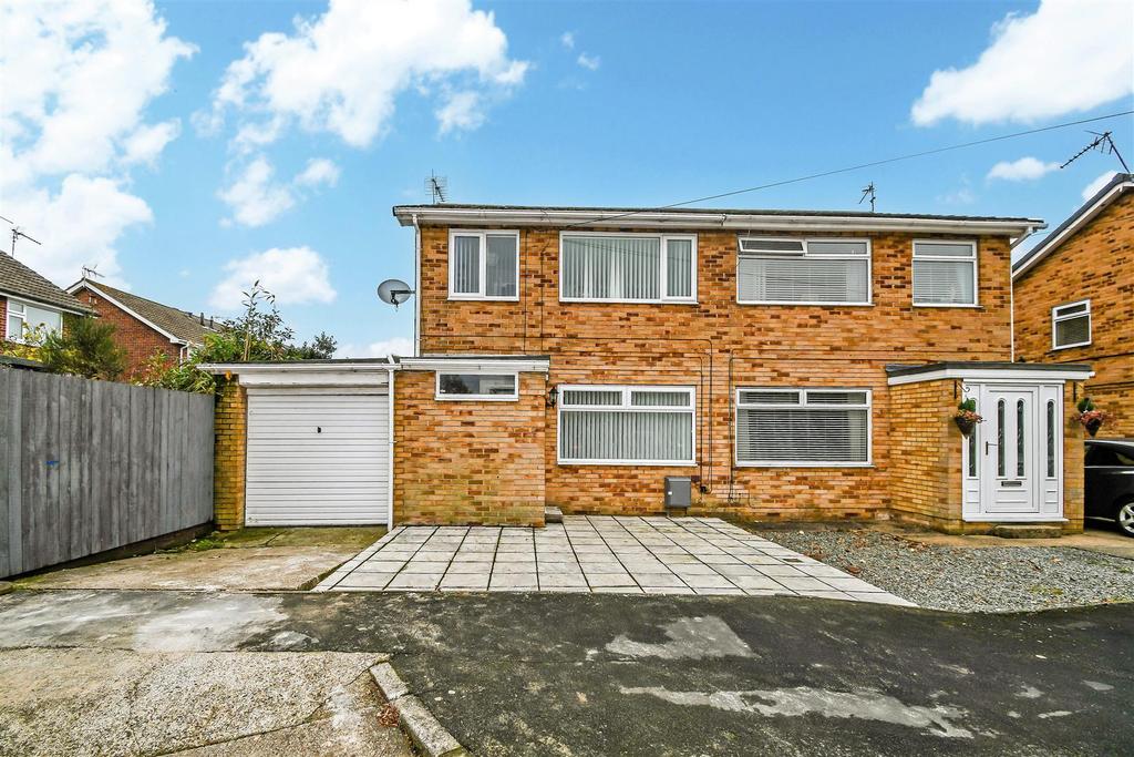 Paxdale, Sutton Park, HULL 3 bed semidetached house £165,000