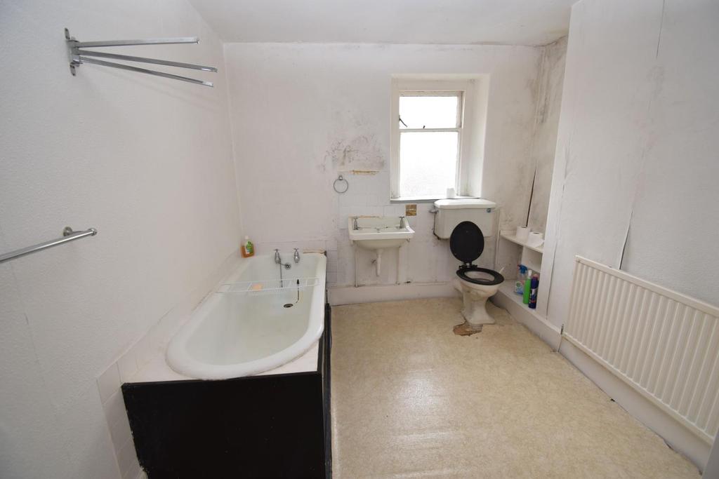 Bathroom.JPG