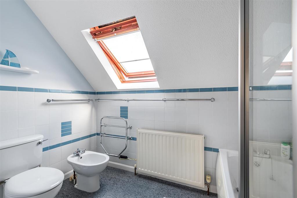 Bathroom (1).jpg